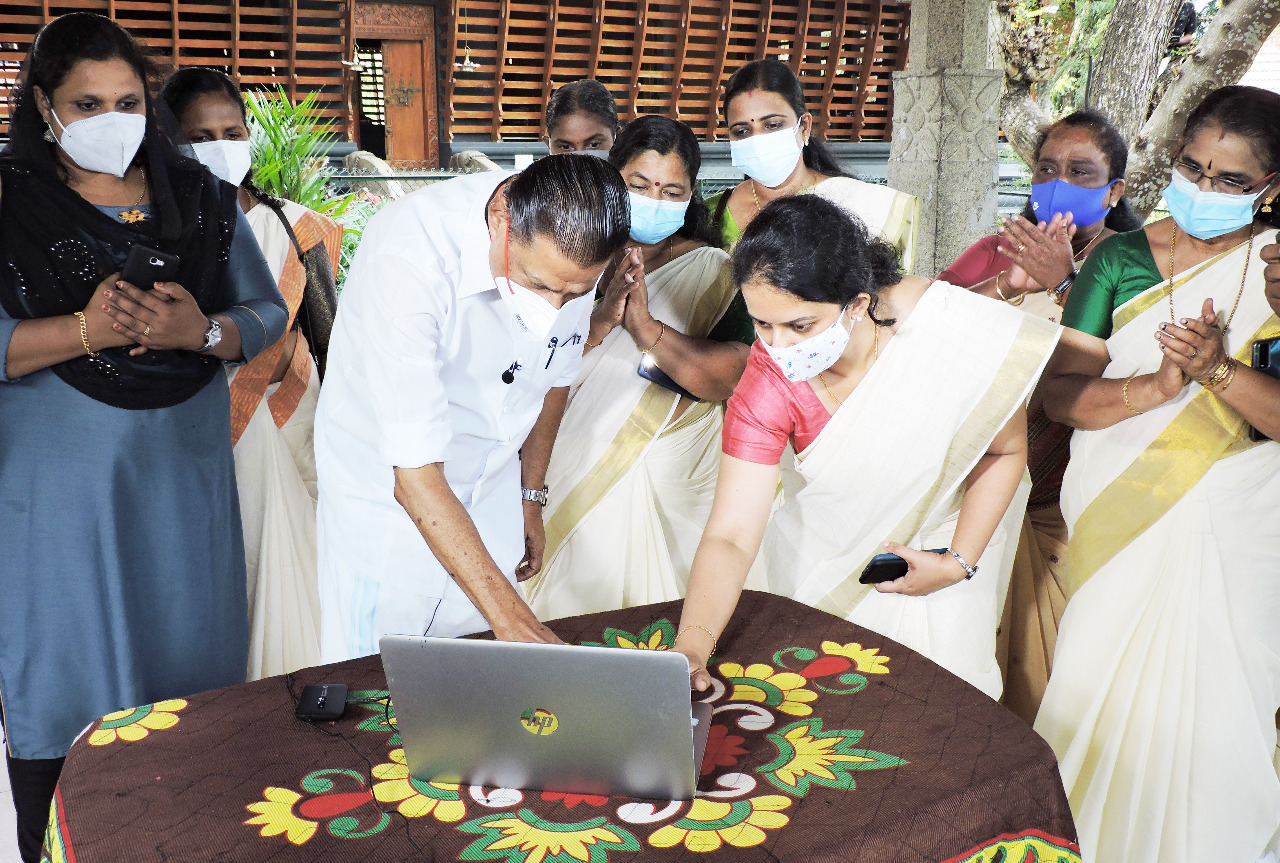 MV Govindan Master inaugurating kudumbshree onam utsav