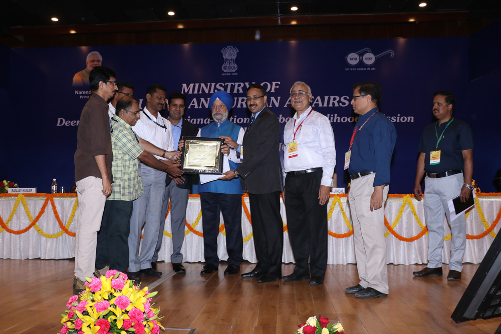 Kudumbashree team recieving award