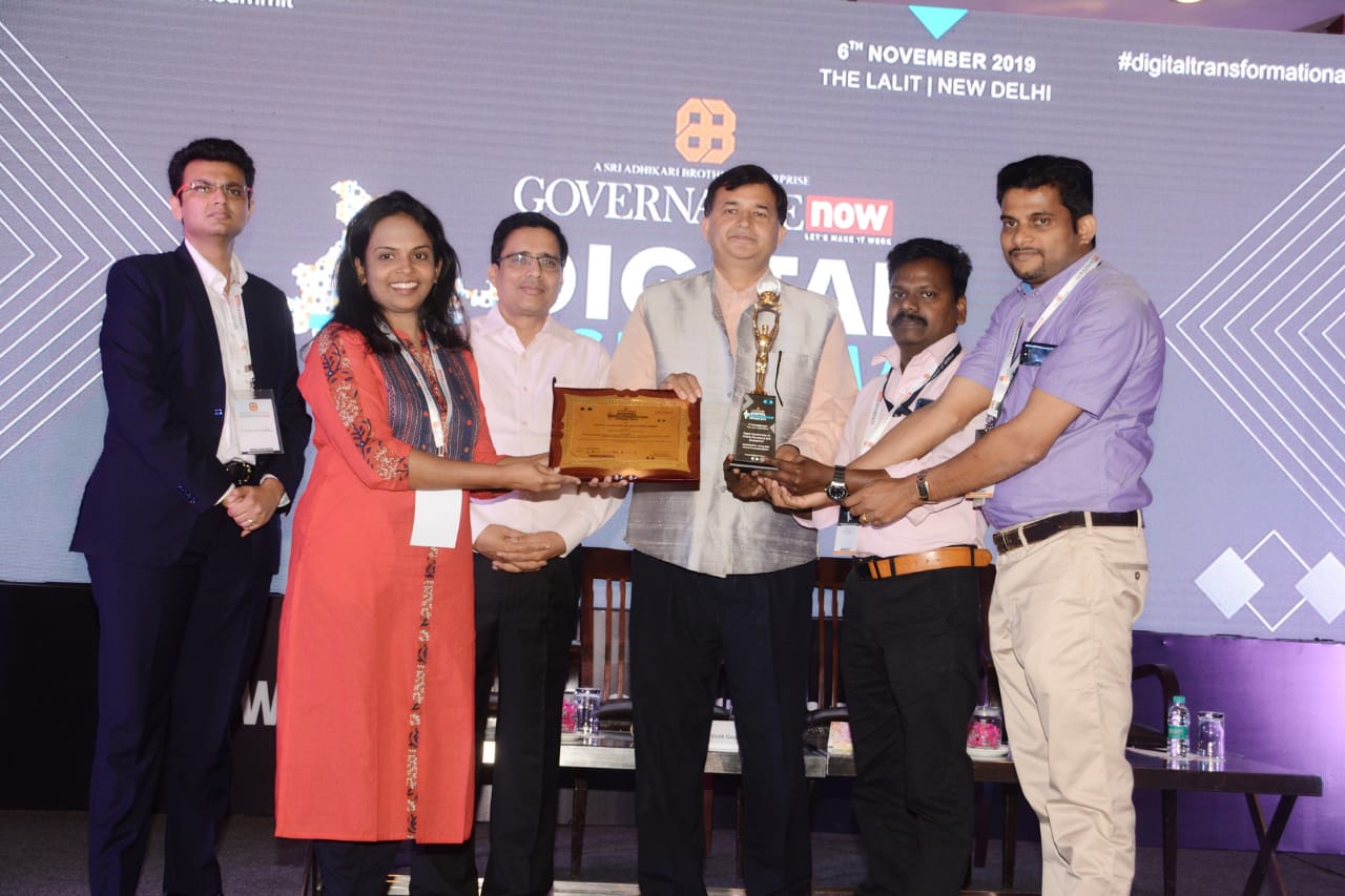 Kudumbashree representatives Receiving award from Vinit Goenke, Ministry of Road and Transport,